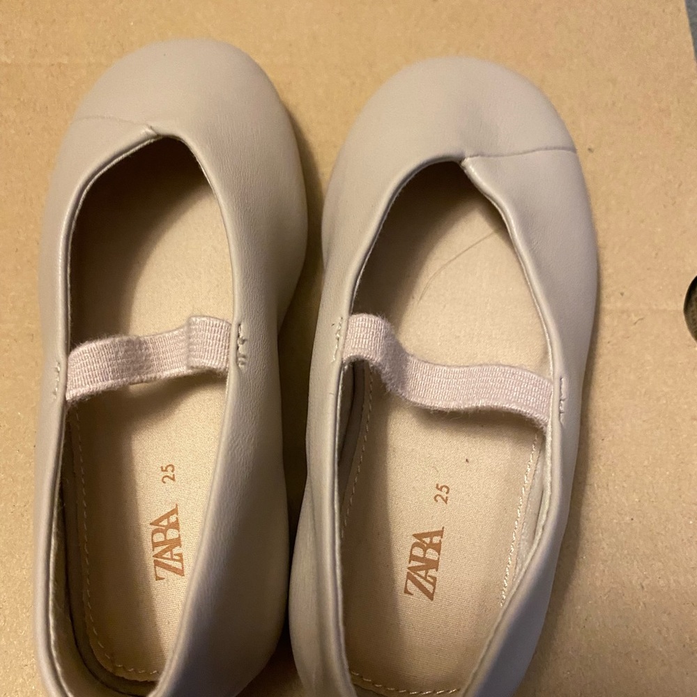 Cream Zara Mary Janes (slippers/flats) size 9